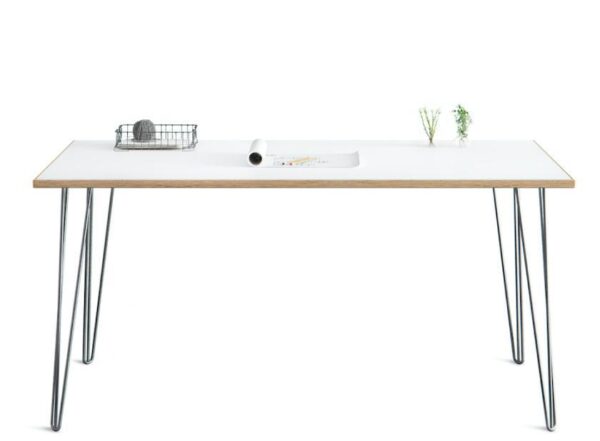 Thuiswerkplek met hairpin legs