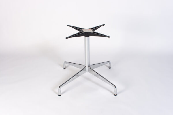 Vitra Eames Segmented Table met een rond tafelblad op maat