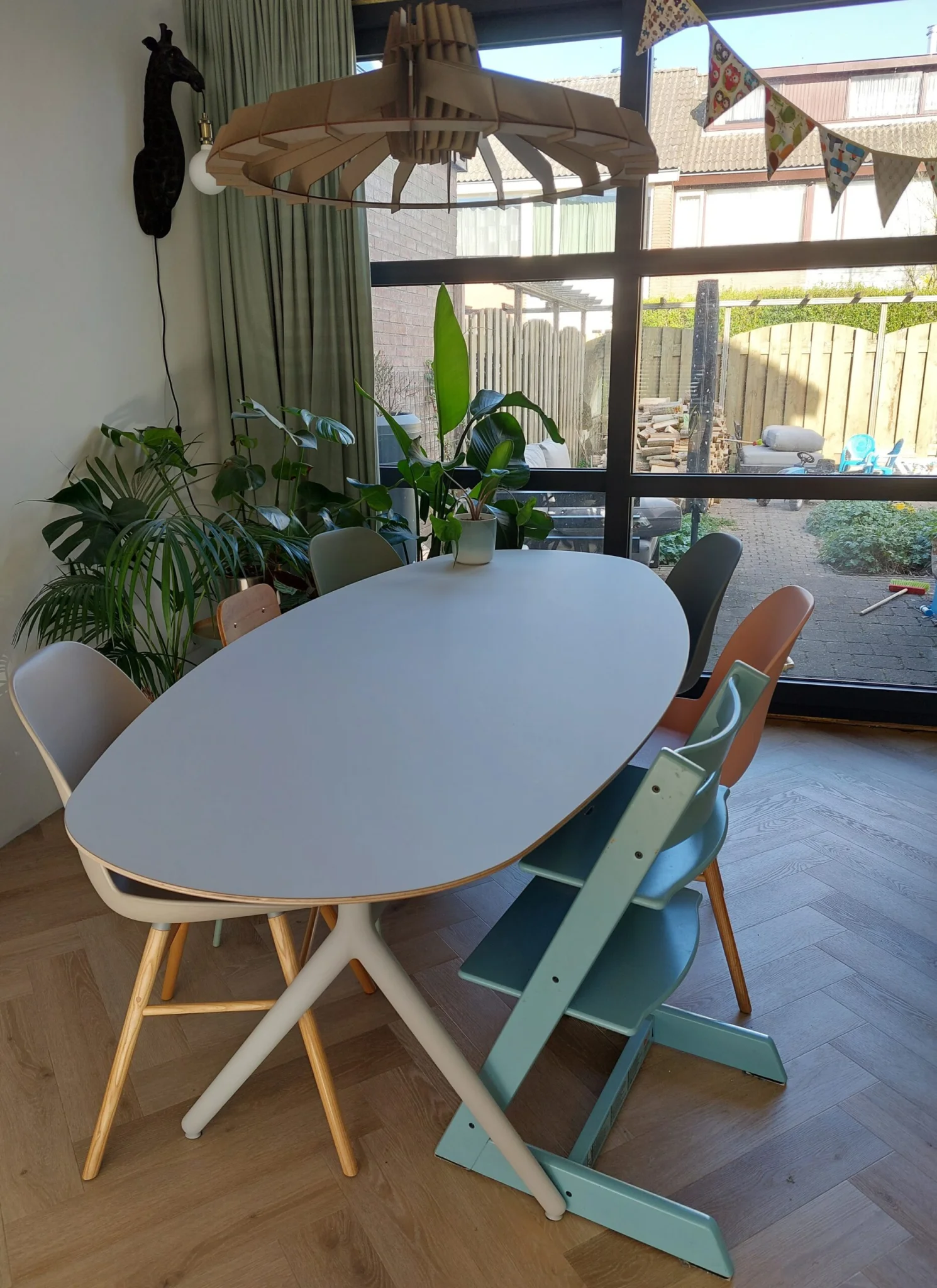 Deens ovaal eettafel